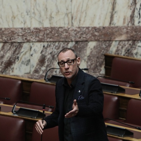 Κλέων Γρηγοριάδης: Ατύχημα με τη μηχανή του στο πάρκινγκ της Βουλής