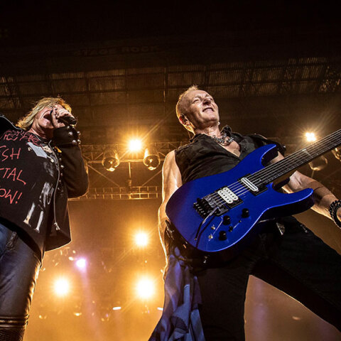 Joe Elliot και Phil Collen των Def Leppard επί σκηνής