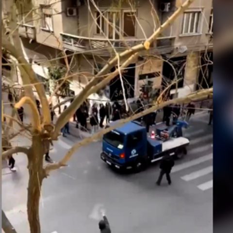 Έρευνα για τους ελιγμούς γερανού της ΕΛ.ΑΣ. ανάμεσα σε διαδηλωτές