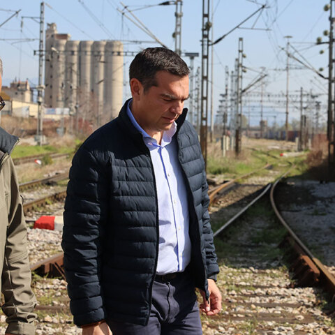 Ο Αλέξης Τσίπρας σε σταθμό του ΟΣΕ στη Θεσσαλονίκη