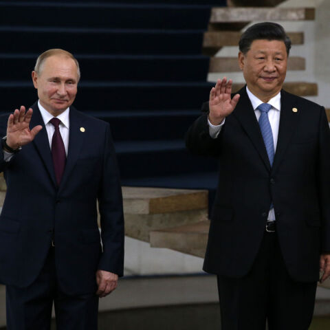 Τι γυρεύει ο Σι Τζινπίνγκ στη Μόσχα;