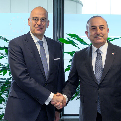 Σε θερμό κλίμα η συνάντηση Δένδια - Τσαβούσογλου στις Βρυξέλλες