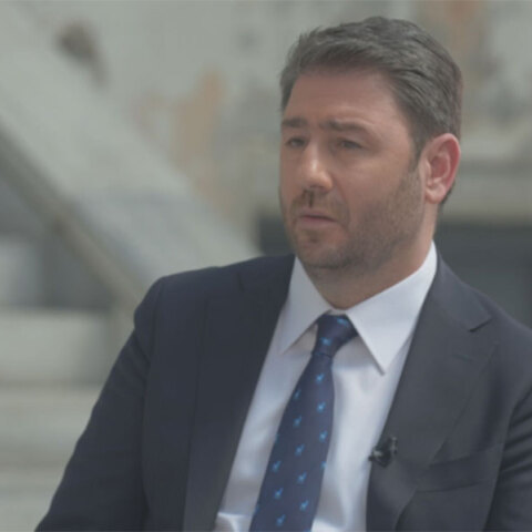 Στιγμιότυπο από τη συνέντευξη του προέδρου ΠΑΣΟΚ-ΚΙΝΑΛ Νίκου Ανδρουλάκη στην ΕΡΤ