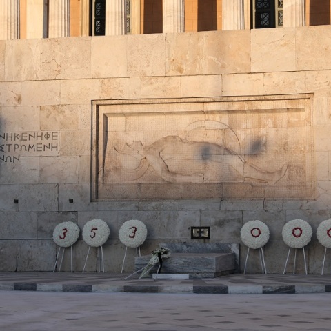 Σαν σήμερα 25 Μαρτίου: Γίνονται τα αποκαλυπτήρια του μνημείου του άγνωστου στρατιώτη