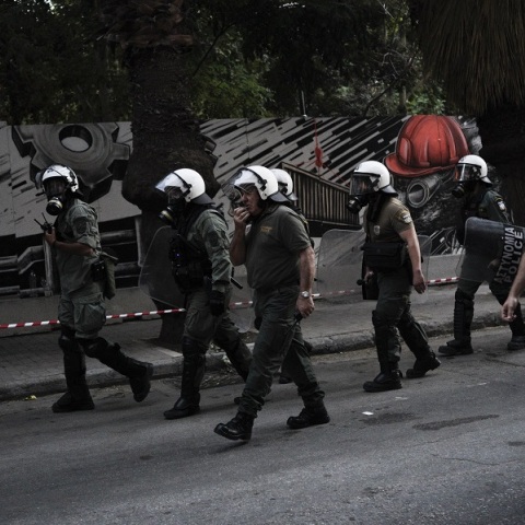 Εξάρχεια: 17χρονος απείλησε αστυνομικούς των ΜΑΤ με ψεύτικο όπλο