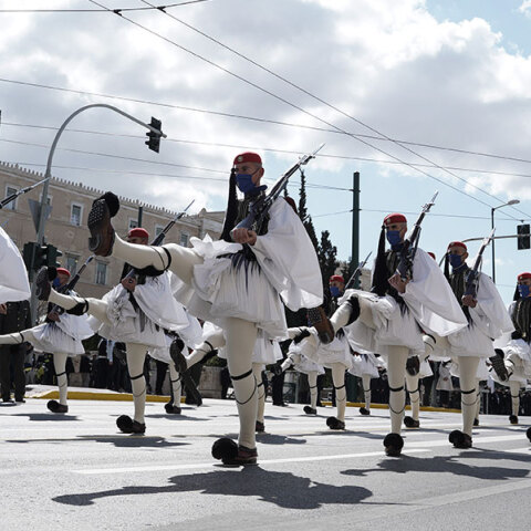 Τσολιάδες στην παρέλαση για την 25η Μαρτίου