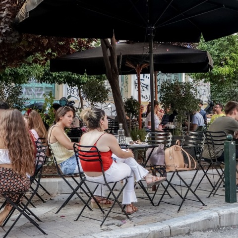 Ακρίβεια: «Φρένο» στον καφέ εκτός σπιτιού