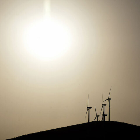 Ανεμογεννήτριες σε βουνό στην Αργολίδα