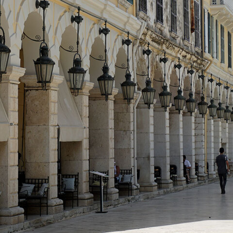 Το Λιστόν στην Κέρκυρα με τις χαρακτηριστικές αψίδες