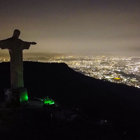 Το Άγαλμα του Χριστού στο Ρίο ντε Τζανέιρο χωρίς φώτα για την «Ώρα της Γης»