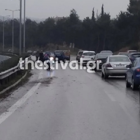 Θεσσαλονίκη: Καραμπόλα έξι αυτοκινήτων με υλικές ζημιές στην ε.ο. Θεσσαλονίκης-Μουδανιών	