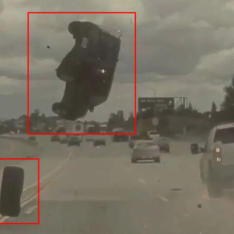 Αυτοκίνητο σηκώνεται στον αέρα σε αυτοκινητόδρομο στο Λος Άντζελες