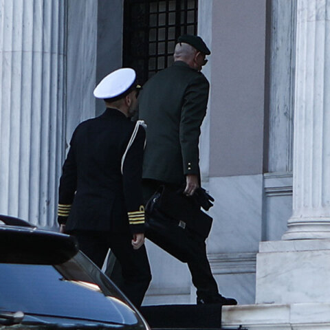 Ο αρχηγός ΓΕΕΘΑ προσέρχεται στη συνεδρίαση του ΚΥΣΕΑ