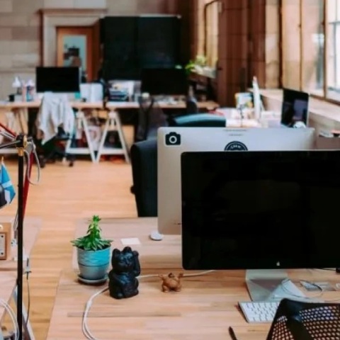 Eurostat - 2022: Από 8 έως 51 ευρώ το μέσο ωριαίο κόστος εργασίας στην ΕΕ - Στα 14,5 ευρώ στην Ελλάδα