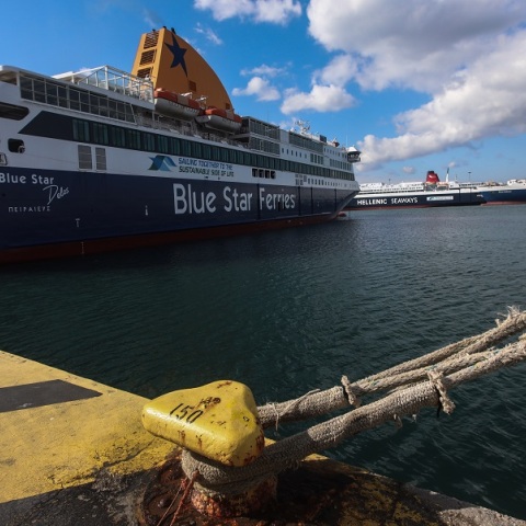 Πειραιάς: Μεθυσμένος οδηγός έπεσε με το αυτοκίνητό του στο λιμάνι