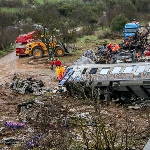 Τέμπη:  Τι αποκαλύπτει η αυτοψία από τους πραγματογνώμονες των συγγενών