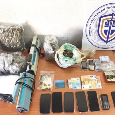 Συνελήφθη αστυφύλακας για διακίνηση ναρκωτικών και Ειδικός Φρουρός για χρήση