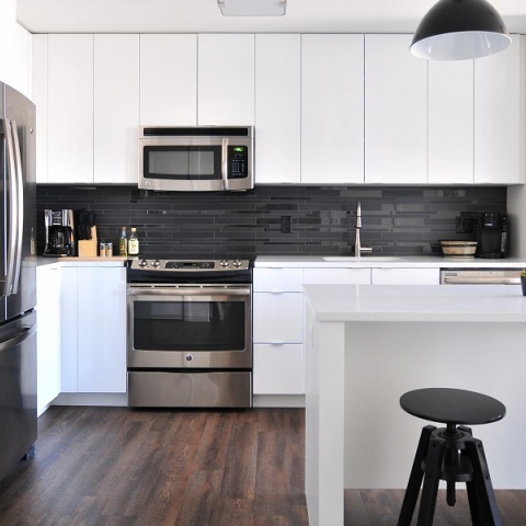 Πιερρακάκης: Από τις αρχές Ιουνίου οι αιτήσεις επιδότησης για την «έξυπνη» πολυκατοικία