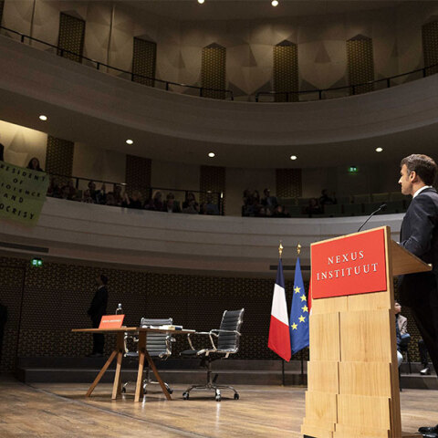 Διαδηλωτές διέκοψαν ομιλία του Μακρόν στην Ολλανδία