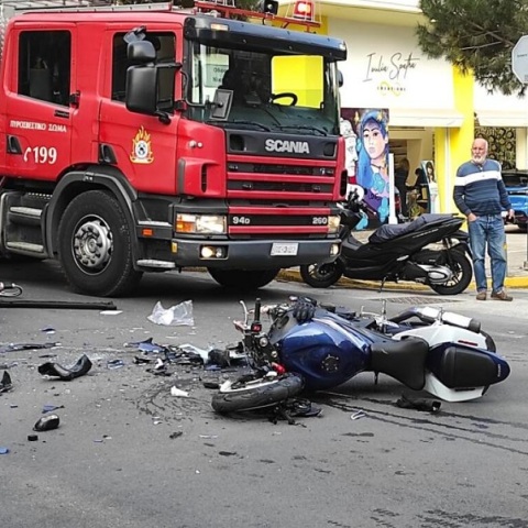 Άλιμος: Τροχαίο δυστύχημα - Νεκρός οδηγός μηχανής