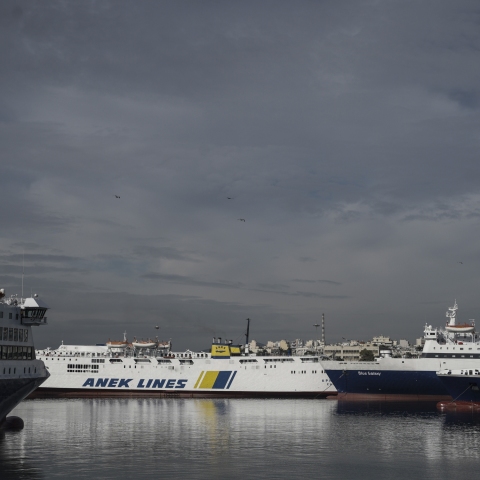 Πλοία δεμένα στο λιμάνι του Πειραιά