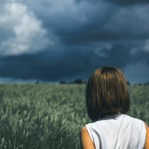 Κορίτσι στην εξοχή