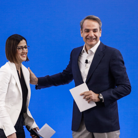 Ο Κυριάκος Μητσοτάκης με την Ειρήνη Αγαπηδάκη κατά την παρουσίαση του ψηφοδελτίου Επικρατείας της ΝΔ