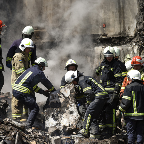 Ουκρανοί διασώστες στην πόλη Ουμάν