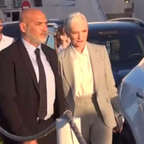 H Maye Musk, μητέρα του Έλον Μασκ, στη Σαντορίνη