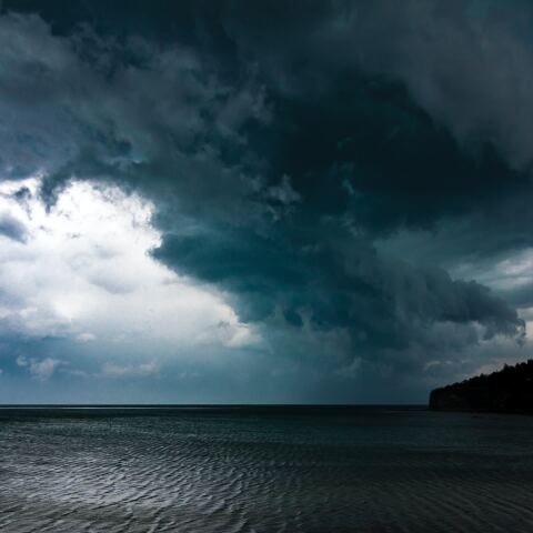 Σύννεφα βροχής κοντά στη Χαλκίδα