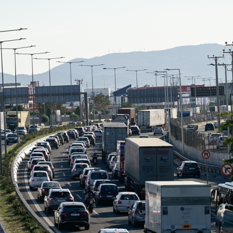 Αυτοκίνητα σχηματίζουν ουρές στη Λεωφόρο Κηφισού