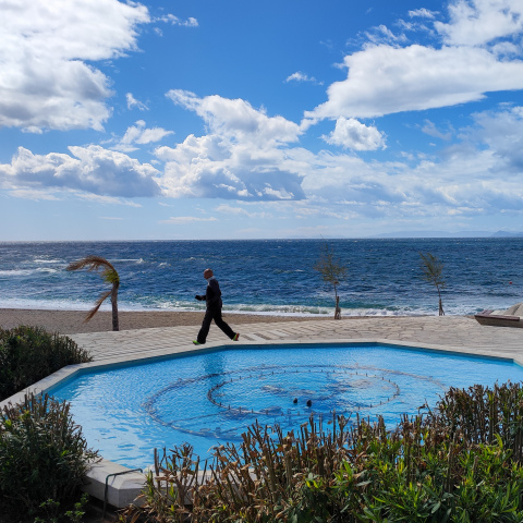 Ήλιος με σύννεφα στον Φλοίσβο