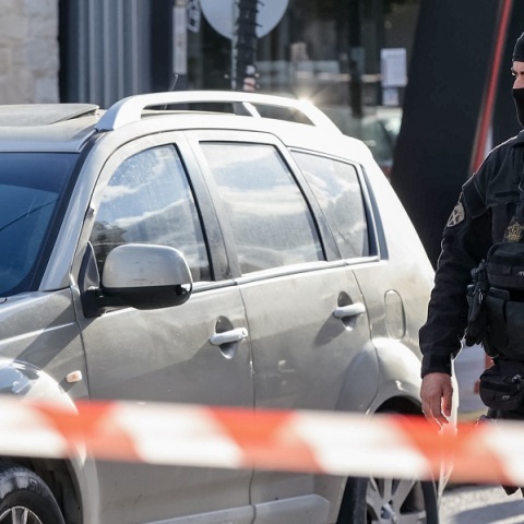 Γλυφάδα: Συνελήφθη ανθυπασπιστής για τη ρίψη χειροβομβίδας σε αυλή γυναίκας αξιωματικού