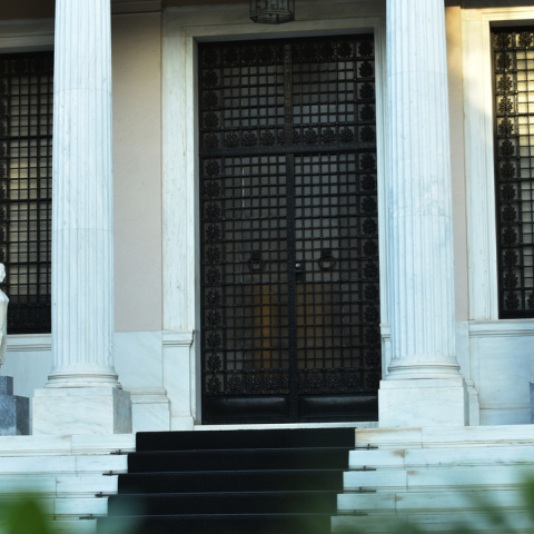 «Πυρά» ΣΥΡΙΖΑ-ΠΑΣΟΚ κατά Μαξίμου για το πόρισμα της PEGA