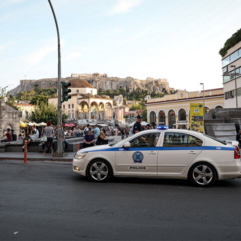 Περιπολικό της αστυνομίας στο Μοναστηράκι