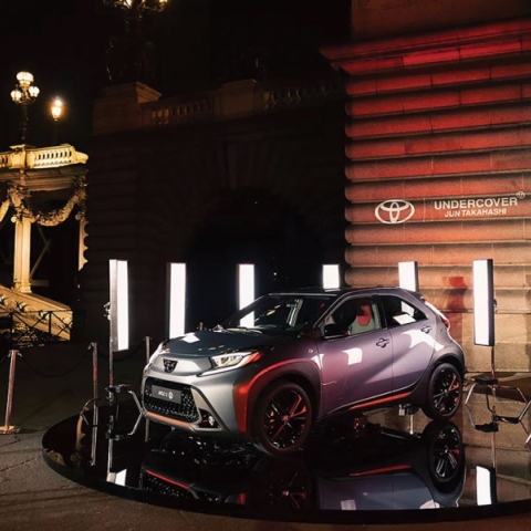 Toyota Aygo X UNDERCOVER: «Χάος» & «Ισορροπία» on the catwalk!  