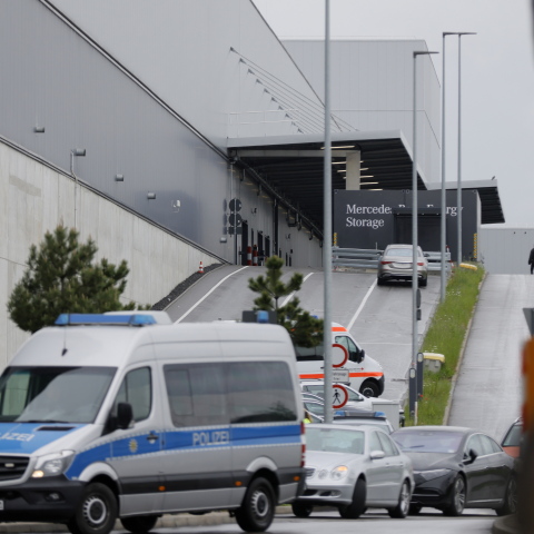 Πυροβολισμοί σε εργοστάσιο της Mercedes