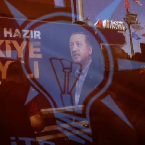 «Ο τούρκος Μακιαβέλι»: Ο γαλλικός Τύπος κατακεραυνώνει Ερντογάν ενόψει εκλογών