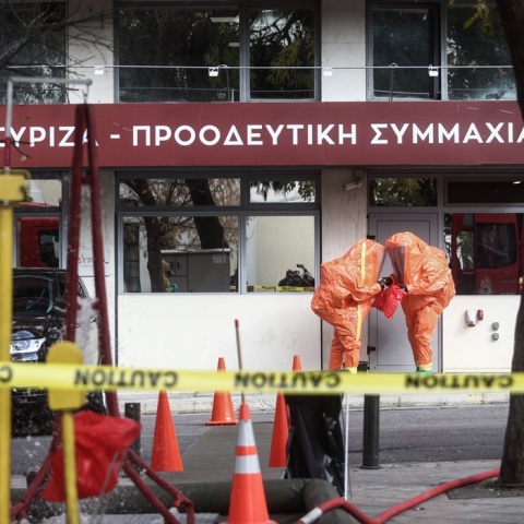 Επιχείρηση της ΤΕΕΜ έξω από τα γραφεία του ΣΥΡΙΖΑ στην Κουμουνδούρου