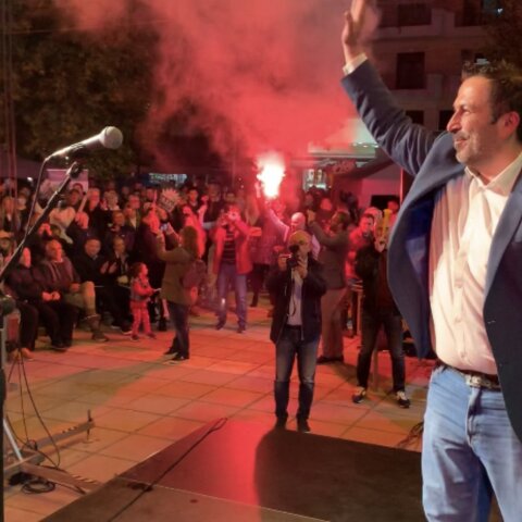 Με πυρσούς η προεκλογική συγκέντρωση του Στέφανου Παραστατίδη στην πλατεία Ειρήνης στο Κιλκίς