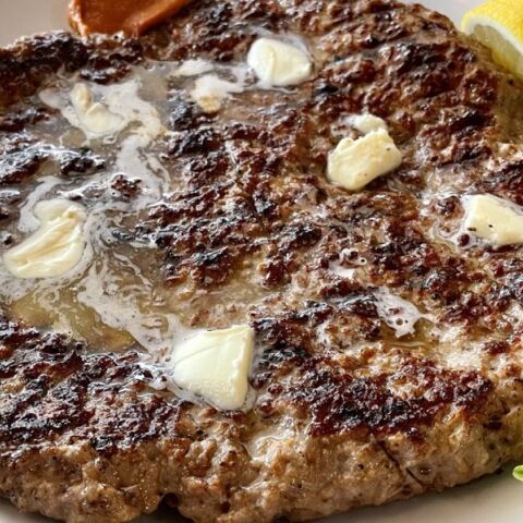 Ταβέρνα Αρχοντικό: Μπιφτέκι βουτύρου και σούβλες στο Άδενδρο της Θεσσαλονίκης.