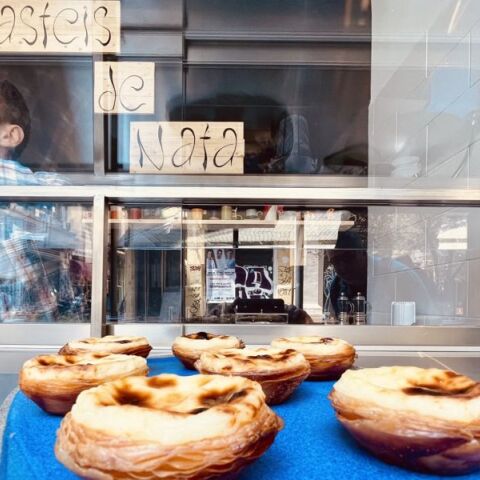 Pasteis de Nata: Ένα σποτ στη Θεσσαλονίκη που φτιάχνει το εθνικό γλυκό της Πορτογαλίας.