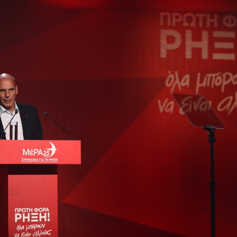 Live η κεντρική προεκλογική ομιλία Βαρουφάκη στην Αθήνα