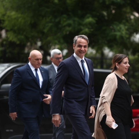 Ο Κυριάκος Μητσοτάκης μεταβαίνει στο Προεδρικό Μέγαρο για να παραλάβει τη διερευνητική εντολή