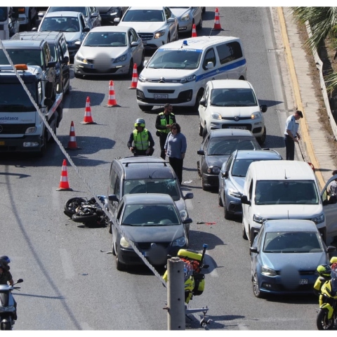 Δυστύχημα στην παραλιακή, στο ύψος του Αλίμου