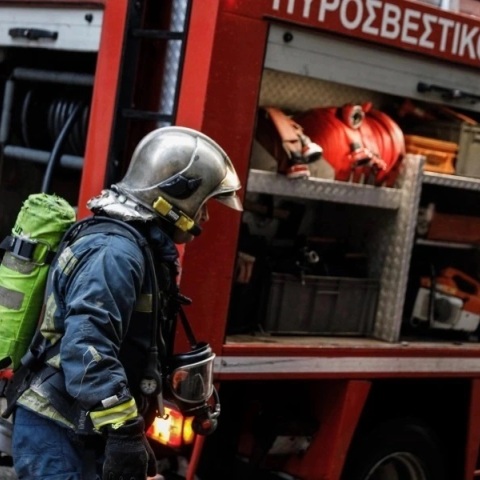 Φωτιά τώρα στα Καλύβια Θορικού - Ισχυρές δυνάμεις στο σημείο