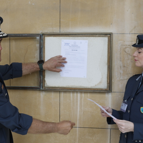 Θυροκόλληση Προεδρικού Διατάγματος διάλυσης της Βουλής