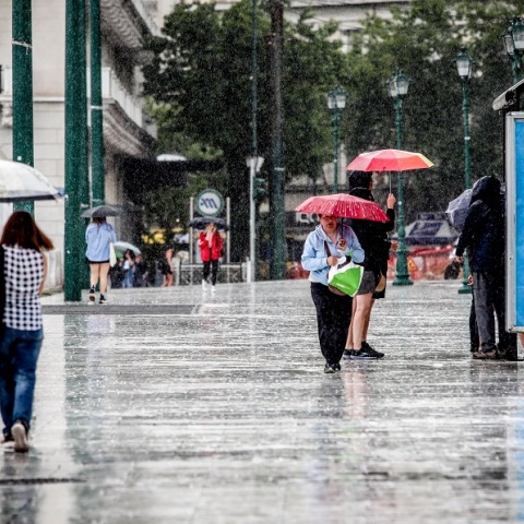 Καιρός αύριο: Βροχές και μπόρες ακόμα και στην Αττική