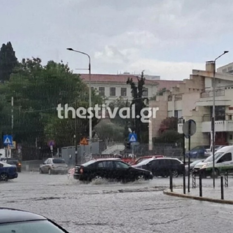 Θεσσαλονίκη - Καιρός: «Ποτάμια» οι δρόμοι μετά την καταιγίδα