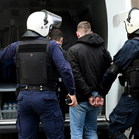 Κολωνός: «Ξετυλίγεται» το κύκλωμα κακοποίησης της 12χρονης – 27 συλλήψεις στην επτάμηνη έρευνα